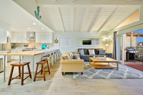2 Story Home with Rooftop Deck next to the Bay & Beach